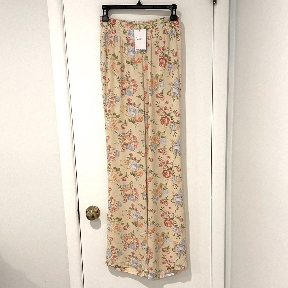 NWT WeWoreWhat Floral Smocked Flare Pants - Picture 6 of 10